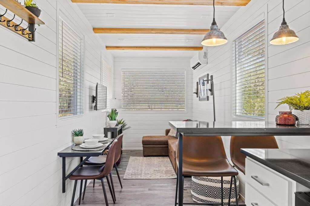 New! The Texas Longhorn-Luxury Container Home Fredericksburg Exterior foto