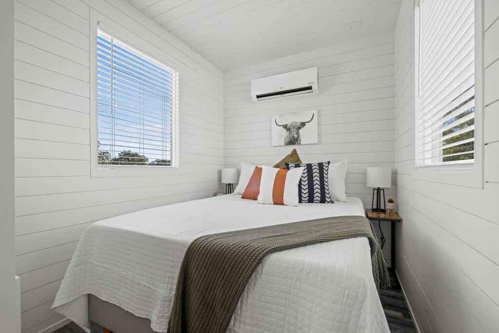 New! The Texas Longhorn-Luxury Container Home Fredericksburg Exterior foto