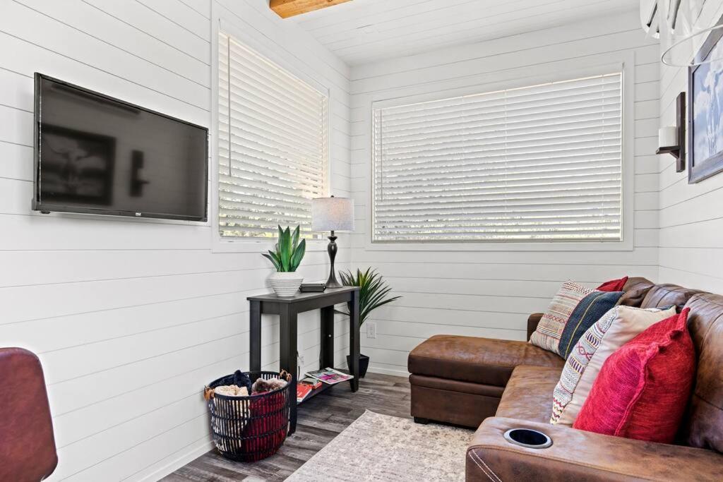 New! The Texas Longhorn-Luxury Container Home Fredericksburg Exterior foto