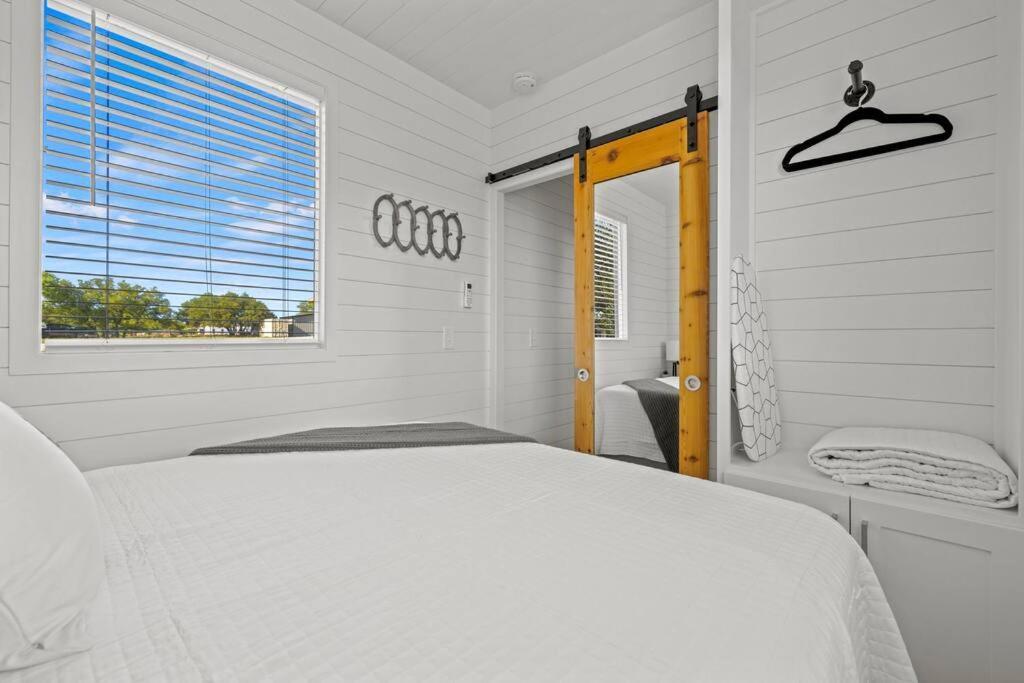 New! The Texas Longhorn-Luxury Container Home Fredericksburg Exterior foto